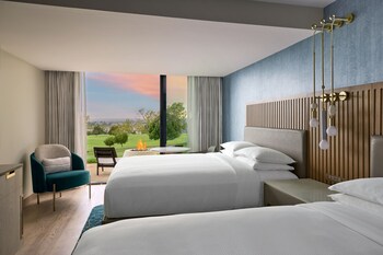 Room, 2 Queen Beds, Golf View