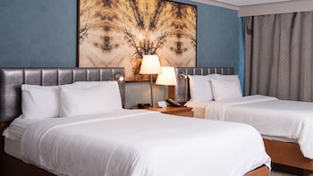 Premium Room, 2 Queen Beds (Ravine View, Living Area)