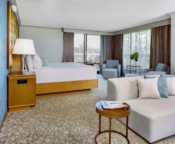 Junior Suite, 1 King Bed (Ravine View)