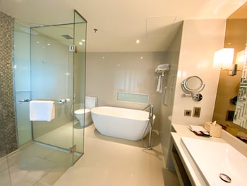 Club Room, 1 King Bed, Balcony, Tower (Tower)