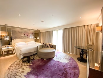Club Room, 1 King Bed, Balcony, Tower (Tower)