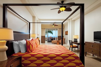 Suite, 1 King Bed with Sofa bed, Oceanfront (Prestige Suite)