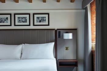 Superior Room, 1 King Bed