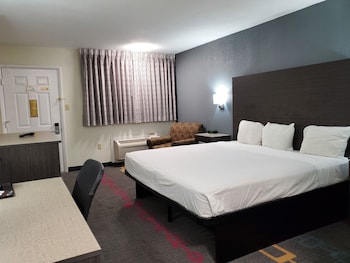 Suite, 1 King Bed, Smoking (One-Bedroom)