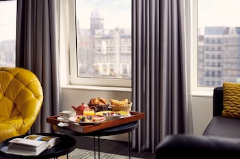 Executive Room, 1 King Bed (Canal View)