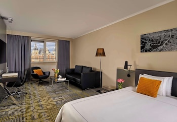 Executive Room, 1 King Bed (Canal View)