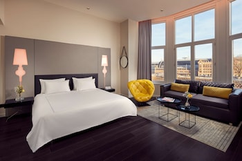 Executive Room, 1 King Bed (Canal View)