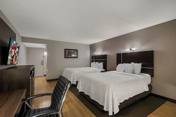 Deluxe Room, 2 Queen Beds, Accessible (Smoke Free)