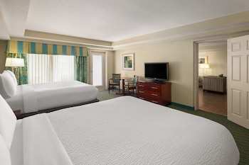 Suite, 1 Bedroom, Balcony, Pool View