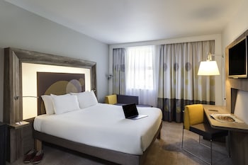 Executive Room, 1 Queen Bed with Sofa bed