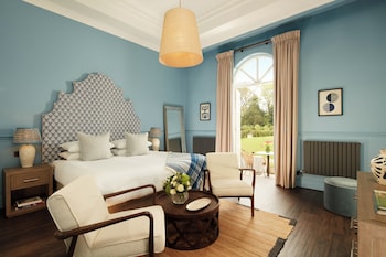 Estate Patio Room