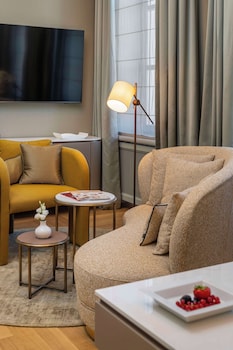 Room (Palais View)