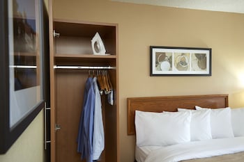 Standard Room, 1 Queen Bed, Non Smoking, Ground Floor