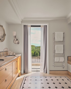 Suite, Multiple Beds