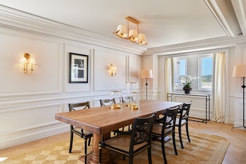 Suite (Prestige)