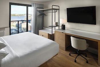Guest Room 1 King, Harbour View
