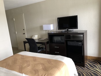 Economy Room, 1 Queen Bed, Non Smoking