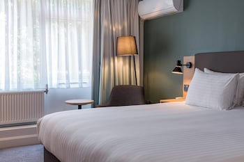 Standard Room, 1 King Bed (Walk-In Shower)