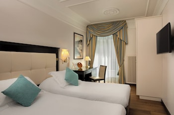 Superior Room, 2 Twin Beds, City View