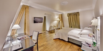 Superior Room, 1 Queen Bed, City View