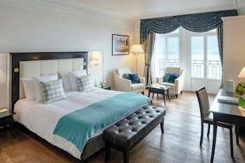 Junior Suite, 1 Queen Bed, Lake View