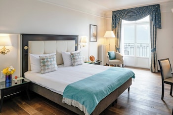 Deluxe Room, 1 Queen Bed, Lake View (Balcony)