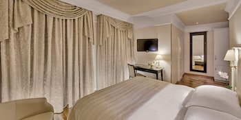 Superior Room, 1 Queen Bed, City View