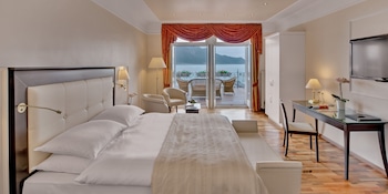 Junior Suite, 1 Queen Bed, Lake View