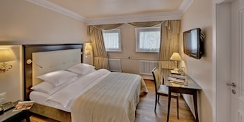 Superior Room, 1 Queen Bed, City View