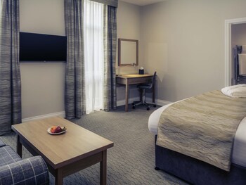 Junior Suite, 1 King Bed with Sofa bed