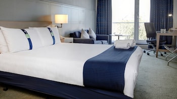 Premium Room, 1 Queen Bed with Sofa bed