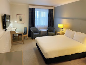 Standard Room, 1 Queen Bed