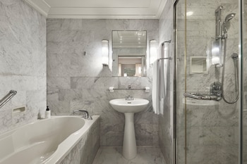 Premium Room, 2 Twin Beds, Corner (Ocean Wing)