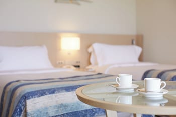 Classic Room, 2 Twin Beds, Ocean View (Ocean Wing)