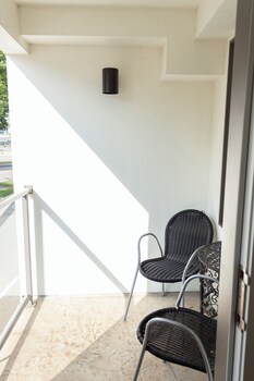 Deluxe Room, 1 King Bed, Jetted Tub