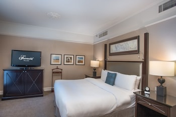 Deluxe Room, 1 King Bed, City View