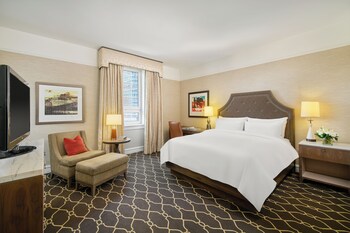 Deluxe Room, 1 Queen Bed, City View