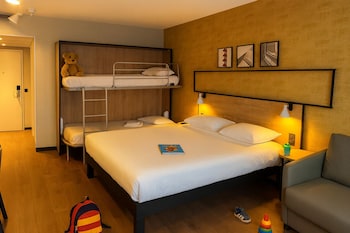 Family Room, Multiple Beds