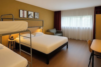 Family Room, Multiple Beds