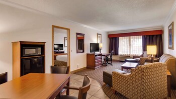 Suite, 2 Queen Beds, Non Smoking, Refrigerator & Microwave (Living Room;with Sofabed)