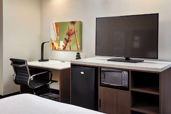 Suite, 2 Queen Beds, Accessible, Bathtub