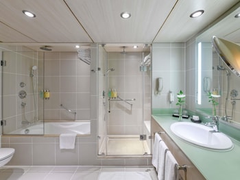 Junior Suite, 1 King Bed (Partial Nile View)