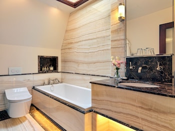 Deluxe Room, 1 King Bed