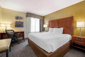 Suite, 1 King Bed with Sofa bed, Non Smoking, Corner (with Sofabed)