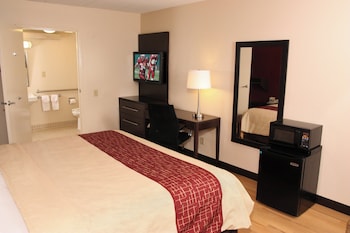 Standard Room, 1 King Bed, Accessible (Smoke Free)