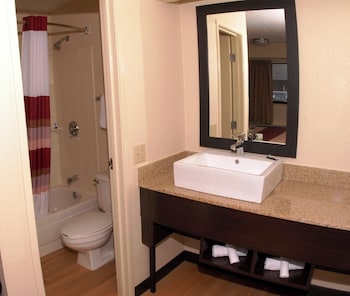 Standard Room, 1 King Bed, Accessible (Smoke Free)