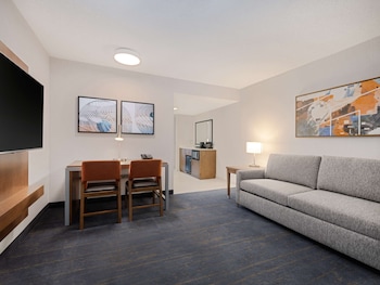 Suite, 1 King Bed, Accessible, Bathtub