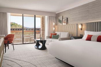 Room, 1 King Bed, Accessible (Roll-in Shower, Desert Skyline View)