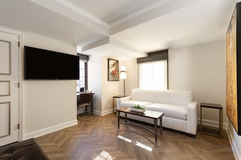 Luxe King Suite