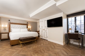 Luxe King Suite